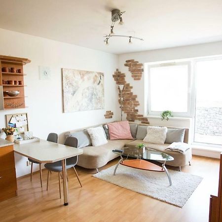 Cozy Apartment Btw Centre And Airport - Private Host - No Invoice Братислава Экстерьер фото