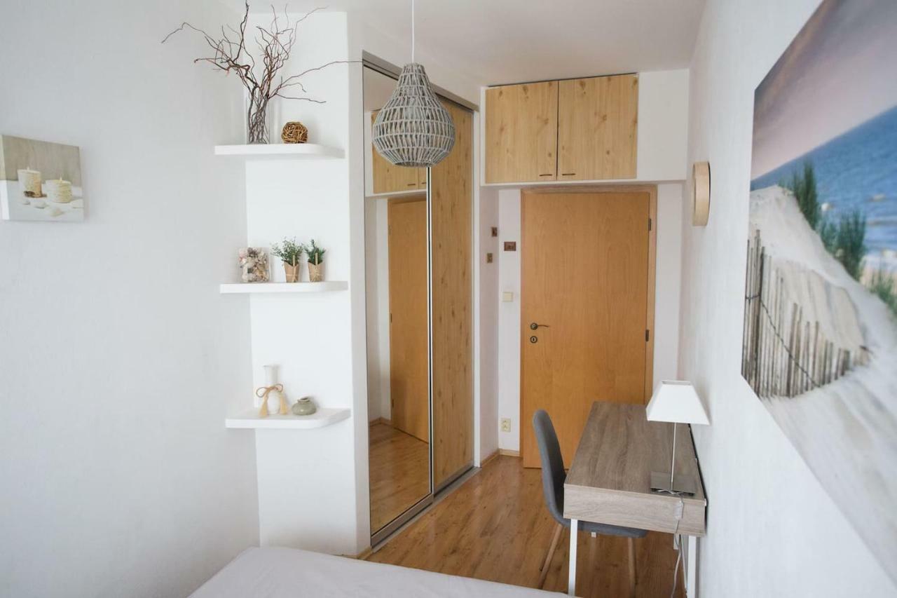 Cozy Apartment Btw Centre And Airport - Private Host - No Invoice Братислава Экстерьер фото
