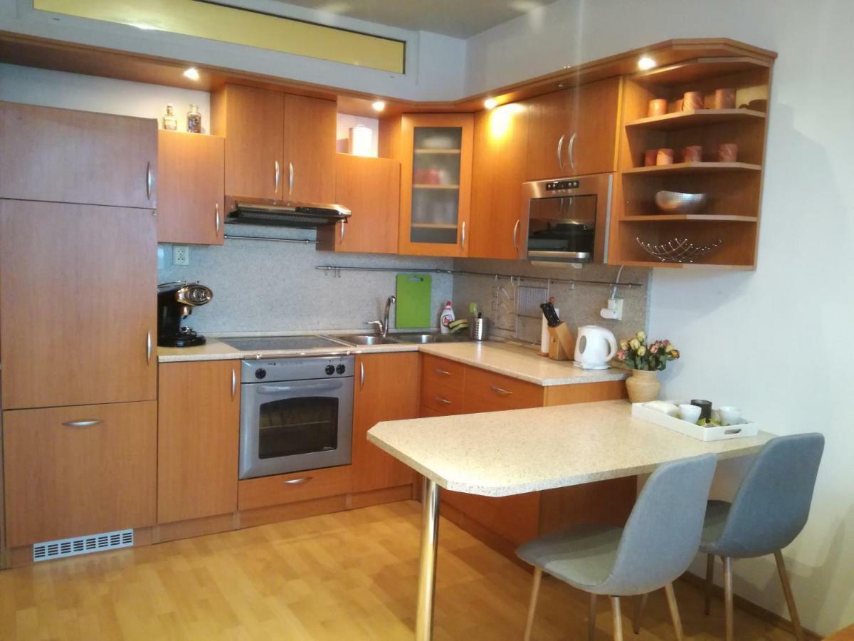 Cozy Apartment Btw Centre And Airport - Private Host - No Invoice Братислава Экстерьер фото